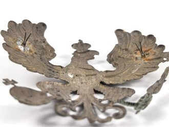 Preußen, Emblem für eine Pickelhaube für Mannschaften. Messing vergoldet, Befestigungsabstand etwa 84mm