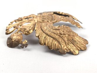 Preußen, Emblem für eine Pickelhaube für Mannschaften. Messing vergoldet, Befestigungsabstand etwa 74mm