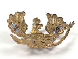 Preußen, Emblem für eine Pickelhaube für Mannschaften. Messing vergoldet, Befestigungsabstand etwa 74mm