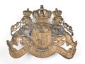 Bayern, Emblem für eine Pickelhaube für Offiziere. Buntmetall lackiert. Kleine Ausführung, Gesamte Breite etwas über 12cm, Befestigungsabstand etwa 51mm