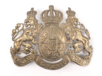 Bayern, Emblem für eine Pickelhaube für Offiziere. Messing. Kleine Ausführung, Gesamte Breite etwas über 12cm, Befestigungsabstand etwa 59mm