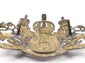 Bayern, Emblem für eine Pickelhaube für Offiziere. Messing. Kleine Ausführung, Gesamte Breite etwas über 12cm, Befestigungsabstand etwa 59mm