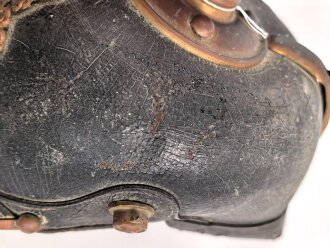 Bayern, Pickelhaube als Dachbodenfund. Ungereinigtes Stück mit guter Sustanz
