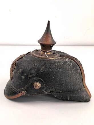 Bayern, Pickelhaube als Dachbodenfund. Ungereinigtes...