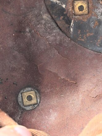 Bayern, Pickelhaube als Dachbodenfund. Ungereinigtes Stück mit guter Sustanz