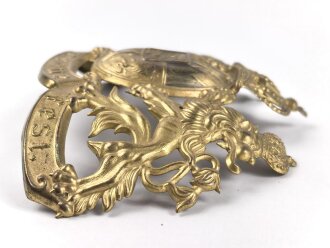 Bayern, Emblem für eine Pickelhaube für Offiziere. Messing vergoldet, Gesamte Breite etwa 14,5cm, Befestigungsabstand etwa 72mm