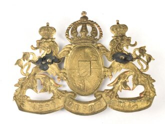 Bayern, Emblem für eine Pickelhaube für Offiziere. Messing vergoldet, Gesamte Breite etwa 14,5cm, Befestigungsabstand etwa 72mm