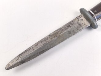 Kampfmesser / Stiefelmesser Wehrmacht. Hersteller "Fabrik Marke  PUMA Solingen" Scheide fehlt, Klingenspitze abgebrochen