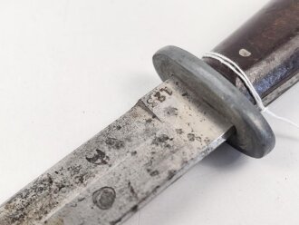 Kampfmesser / Stiefelmesser Wehrmacht. Hersteller "Fabrik Marke  PUMA Solingen" Scheide fehlt, Klingenspitze abgebrochen