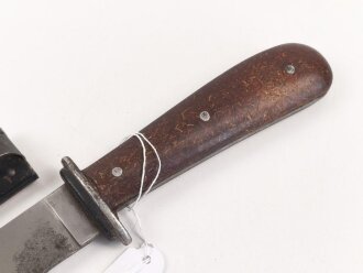 Kampfmesser / Stiefelmesser Wehrmacht. "PUMA Solingen" ohne Herstellermarkierung. Scheide Originallack