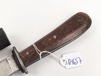 Kampfmesser / Stiefelmesser Wehrmacht. "PUMA Solingen" ohne Herstellermarkierung. Scheide Originallack