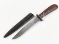 Kampfmesser / Stiefelmesser Wehrmacht. "PUMA Solingen" ohne Herstellermarkierung. Scheide Originallack