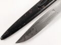 Kampfmesser / Stiefelmesser Wehrmacht. "PUMA Solingen" ohne Herstellermarkierung. Scheide Originallack
