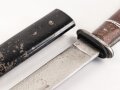 Kampfmesser / Stiefelmesser Wehrmacht. "PUMA Solingen" ohne Herstellermarkierung. Scheide Originallack