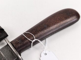 Kampfmesser / Stiefelmesser Wehrmacht. Hersteller "PUMA Solingen" Scheide Originallack