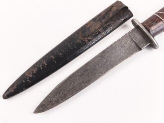 Kampfmesser / Stiefelmesser Wehrmacht. Hersteller "PUMA Solingen" Scheide Originallack