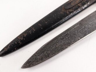 Kampfmesser / Stiefelmesser Wehrmacht. Hersteller "PUMA Solingen" Scheide Originallack