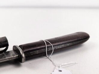 Kampfmesser / Stiefelmesser Wehrmacht. Hersteller "PUMA Solingen" Scheide Originallack
