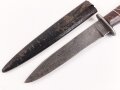 Kampfmesser / Stiefelmesser Wehrmacht. Hersteller "PUMA Solingen" Scheide Originallack