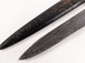 Kampfmesser / Stiefelmesser Wehrmacht. Hersteller "PUMA Solingen" Scheide Originallack