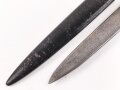 Kampfmesser / Stiefelmesser Wehrmacht. Hersteller "PUMA Solingen" Scheide Originallack