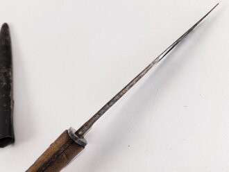 Kampfmesser / Stiefelmesser Wehrmacht. "Bowieklinge" Scheide Originallack