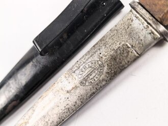 Kampfmesser / Stiefelmesser Wehrmacht. Hersteller " F.W.Höller Solingen" ,  Scheide Originallack, Klingenspitze abgebrochen