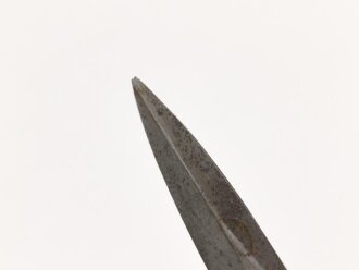 Kampfmesser / Stiefelmesser Wehrmacht. Hersteller " F.W.Höller Solingen" ,  Scheide Originallack, Klingenspitze abgebrochen