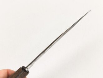 Kampfmesser / Stiefelmesser Wehrmacht. Hersteller " F.W.Höller Solingen" ,  Scheide Originallack, Klingenspitze abgebrochen