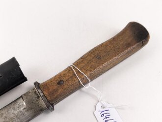 Kampfmesser / Stiefelmesser Wehrmacht. Hersteller " F.W.Höller Solingen" ,  Scheide Originallack, Klingenspitze abgebrochen