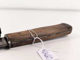 Kampfmesser / Stiefelmesser Wehrmacht. Hersteller " F.W.Höller Solingen" ,  Scheide Originallack, Klingenspitze abgebrochen