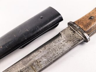 Kampfmesser / Stiefelmesser Wehrmacht. Hersteller " F.W.Höller Solingen" ,  Scheide Originallack, Klingenspitze abgebrochen