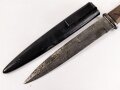 Kampfmesser / Stiefelmesser Wehrmacht. Hersteller " F.W.Höller Solingen" ,  Scheide Originallack, Klingenspitze abgebrochen