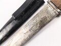 Kampfmesser / Stiefelmesser Wehrmacht. Hersteller " F.W.Höller Solingen" ,  Scheide Originallack, Klingenspitze abgebrochen