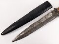 Kampfmesser / Stiefelmesser Wehrmacht. Hersteller " F.W.Höller Solingen" ,  Scheide Originallack, Klingenspitze abgebrochen
