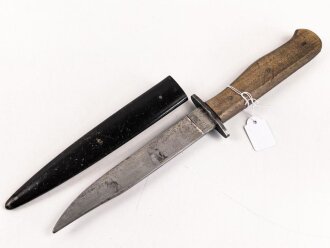 Kampfmesser / Stiefelmesser Wehrmacht. "Bowieklinge" Scheide Originallack