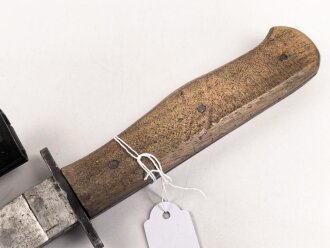Kampfmesser / Stiefelmesser Wehrmacht. "Bowieklinge" Scheide Originallack