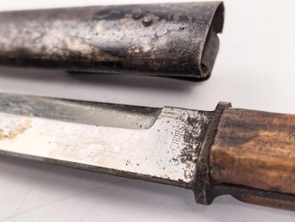 Kampfmesser / Stiefelmesser Wehrmacht. Hersteller " E. & F. Hörster Solingen" ,  Scheide Originallack