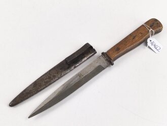 Kampfmesser / Stiefelmesser Wehrmacht. Hersteller " E. & F. Hörster Solingen" ,  Scheide Originallack