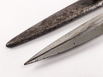 Kampfmesser / Stiefelmesser Wehrmacht. Hersteller " E. & F. Hörster Solingen" ,  Scheide Originallack