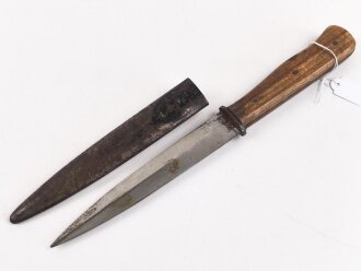 Kampfmesser / Stiefelmesser Wehrmacht. Hersteller " E. & F. Hörster Solingen" ,  Scheide Originallack