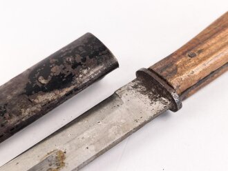 Kampfmesser / Stiefelmesser Wehrmacht. Hersteller " E. & F. Hörster Solingen" ,  Scheide Originallack