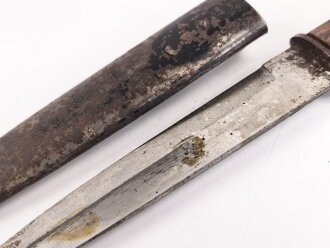 Kampfmesser / Stiefelmesser Wehrmacht. Hersteller " E. & F. Hörster Solingen" ,  Scheide Originallack
