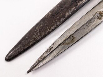 Kampfmesser / Stiefelmesser Wehrmacht. Hersteller " E. & F. Hörster Solingen" ,  Scheide Originallack
