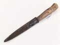 Kampfmesser / Stiefelmesser Wehrmacht. Hersteller " E. & F. Hörster Solingen" ,  Scheide Originallack