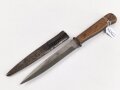 Kampfmesser / Stiefelmesser Wehrmacht. Hersteller " E. & F. Hörster Solingen" ,  Scheide Originallack