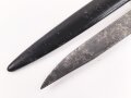 Kampfmesser / Stiefelmesser Wehrmacht. "Bowieklinge" Scheide Originallack