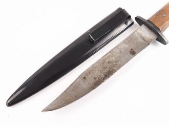 Kampfmesser / Stiefelmesser Wehrmacht. "Bowieklinge" Scheide Originallack