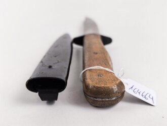 Kampfmesser / Stiefelmesser Wehrmacht. "Bowieklinge" Scheide Originallack