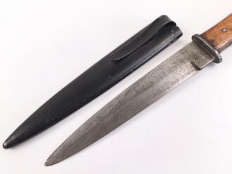 Kampfmesser / Stiefelmesser Wehrmacht. Hersteller "Eickhorn Solingen" ,  Scheide Originallack